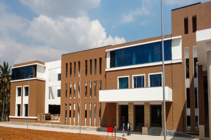 https://cache.careers360.mobi/media/colleges/social-media/media-gallery/7557/2019/3/16/Front view of Narsee Monjee Institute of Management Studies Bengaluru_Campus-view.jpg